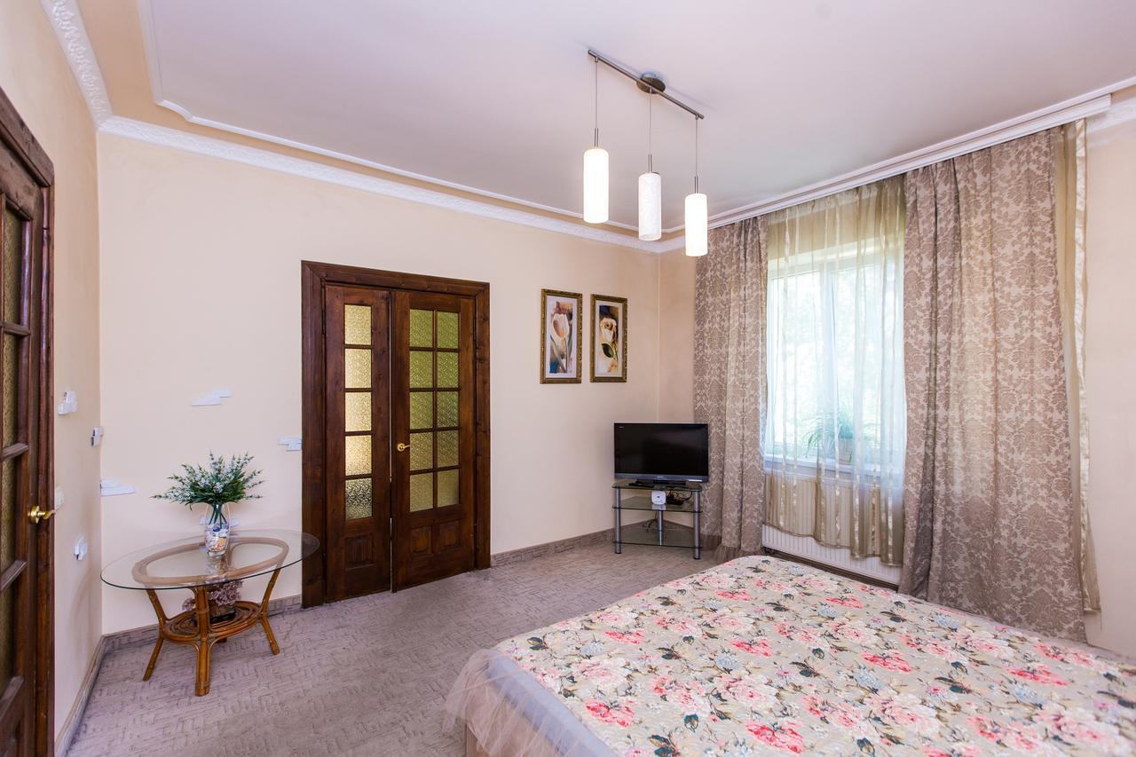 Luxury Two-Bedroom Apartment In Lviv Exterior photo